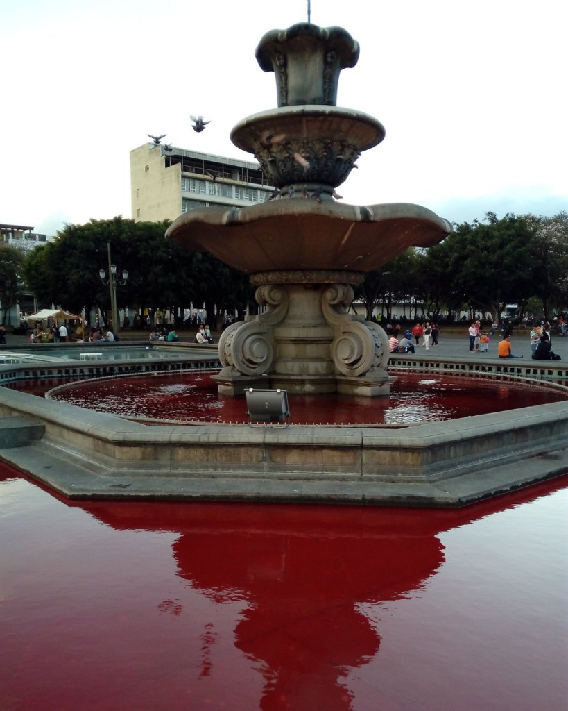 The fountain in Guatemala City's central square is painted red. Credit: CPR Urbana