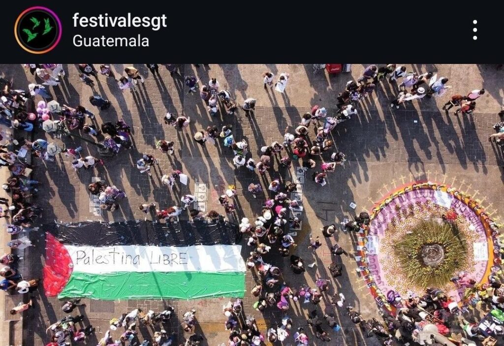 By @festivalesgt, an aerial image of the Palestinian flag and Mayan ceremony space in the Plaza de las Niñas in Guatemala City on March 8th.
